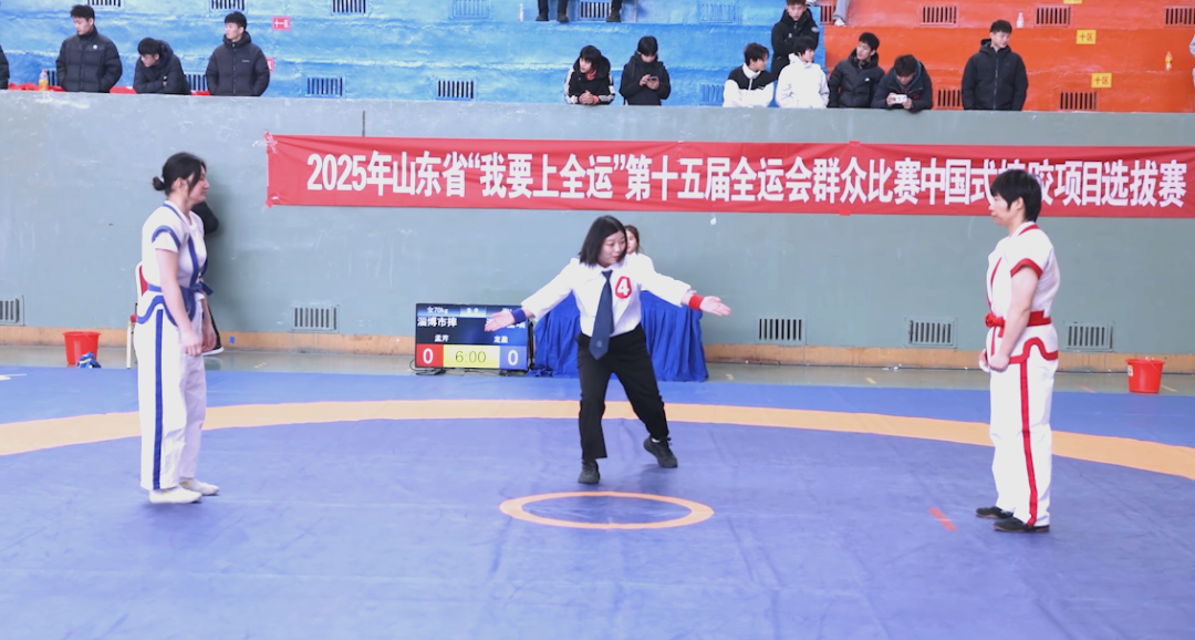 华体会直播-运动员们在比赛中展现出团结互助和拼搏精神