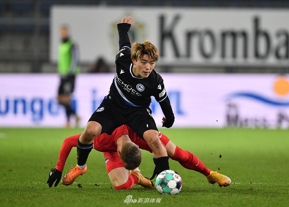 比勒费尔德大获全胜，继续保持不败