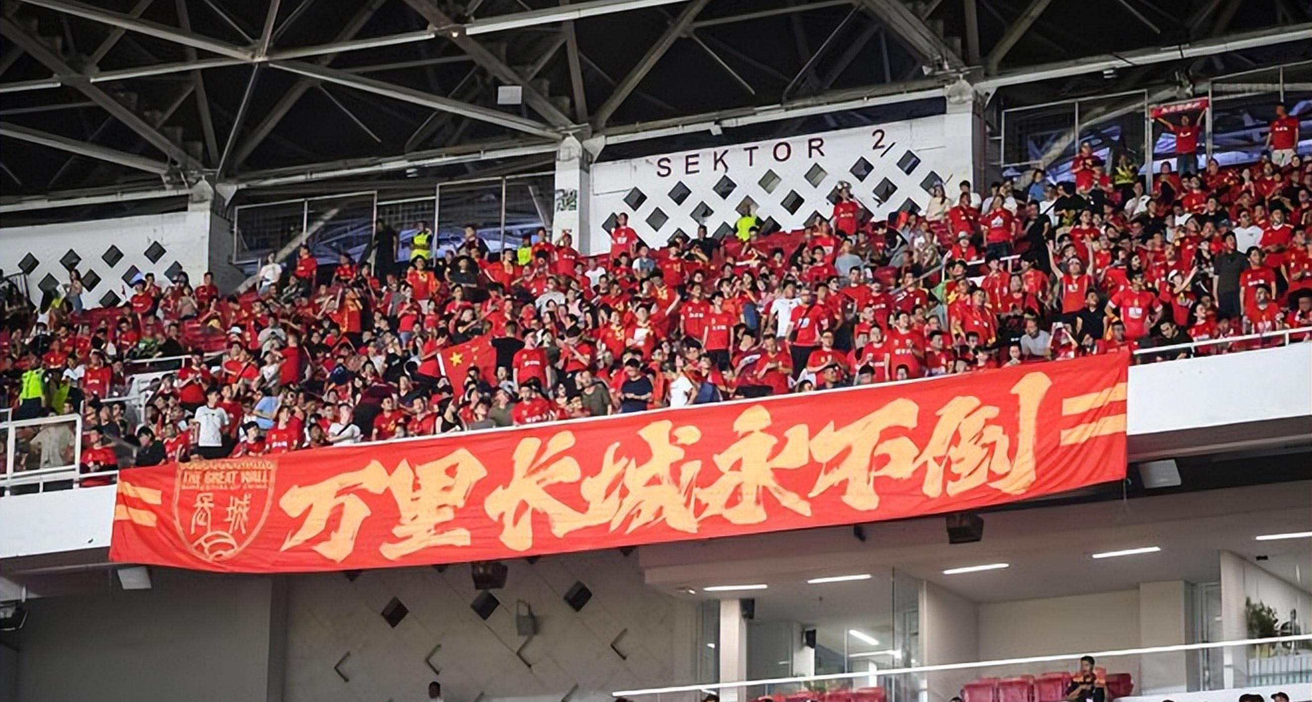 关于中国足球全球热议国足实力强大赢得尊重的信息