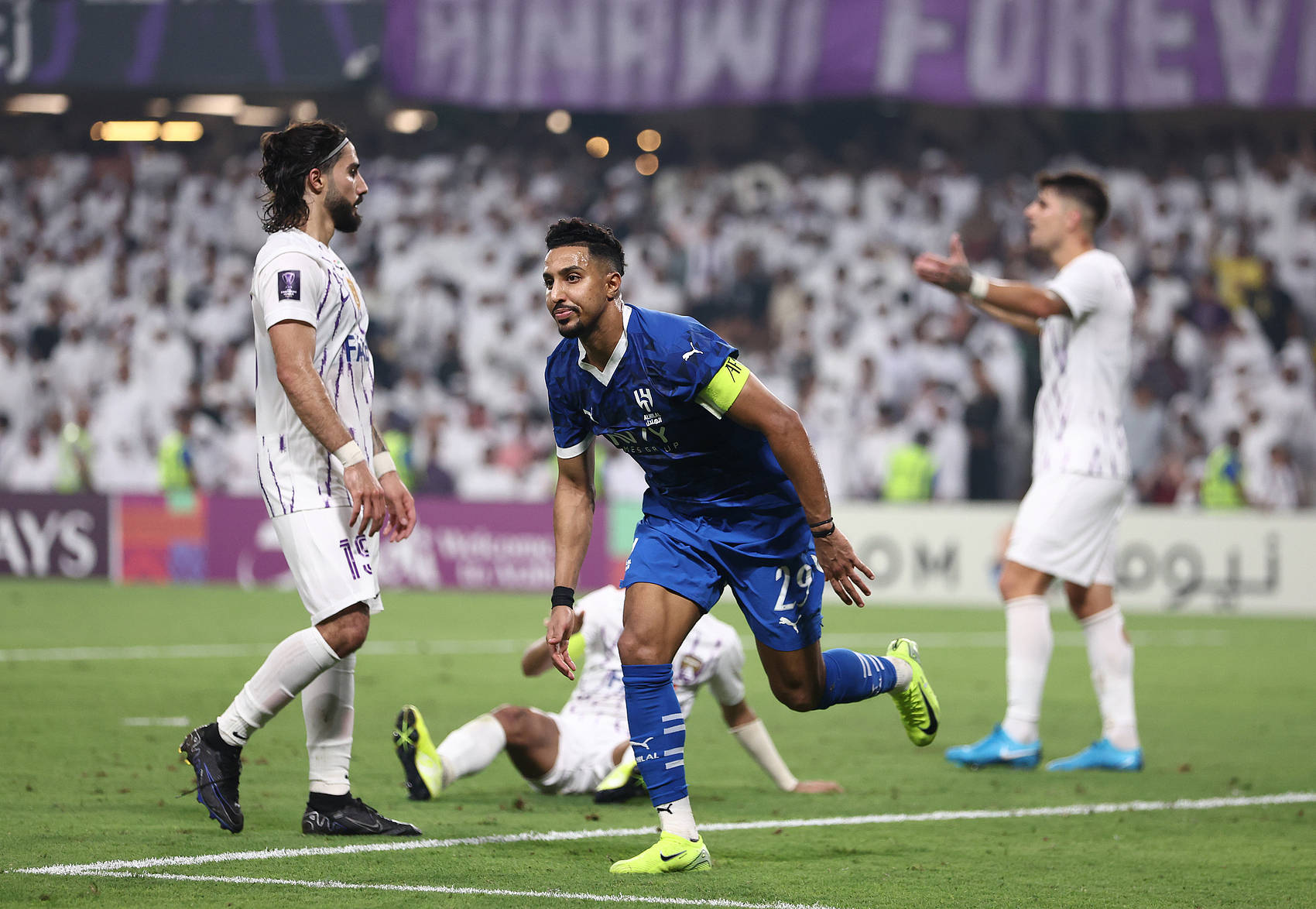 包含阿尔梅里亚在主场比赛不敌对手，遭受败绩的词条