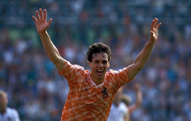 关于荷兰国家队备战备受困难，战术调整的信息