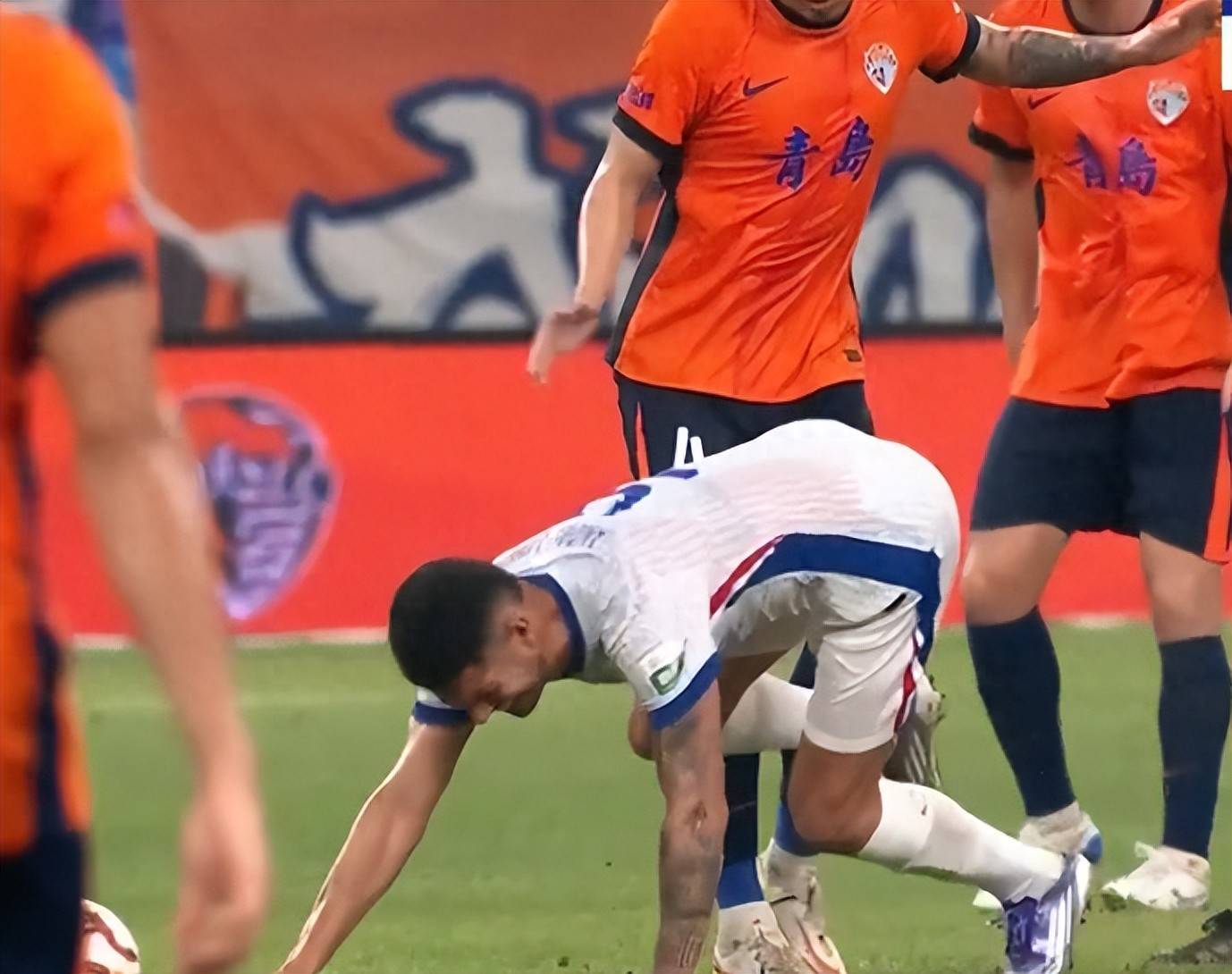 华体会馆-上海申花队攻势强劲，击败对手实现胜利