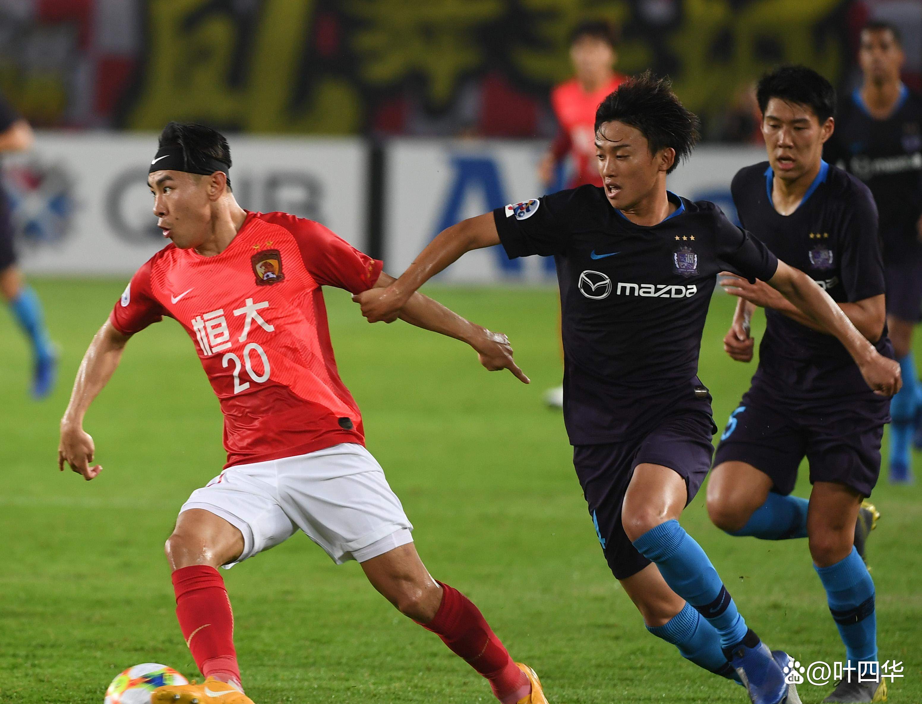 华体会中国官网-球员在比赛中发挥出色，助球队取得胜利