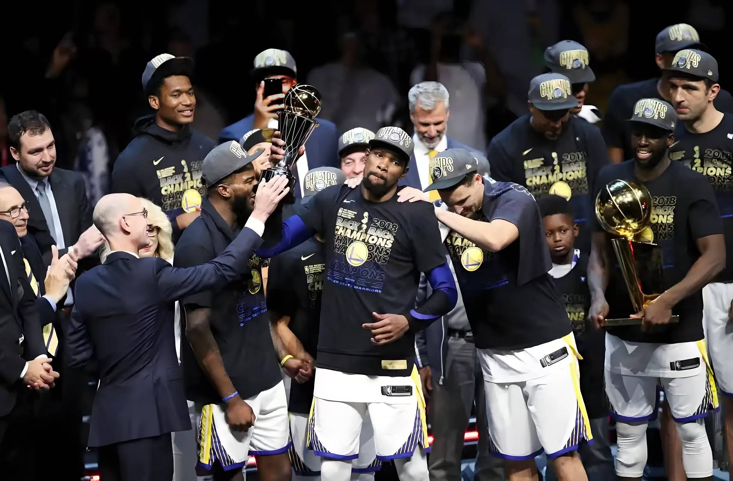 猛龙队准备总决赛双方对决，勇士精神将再现巅峰