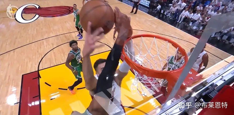 包含绿色军团摆出攻势，欲取得比赛胜利的词条