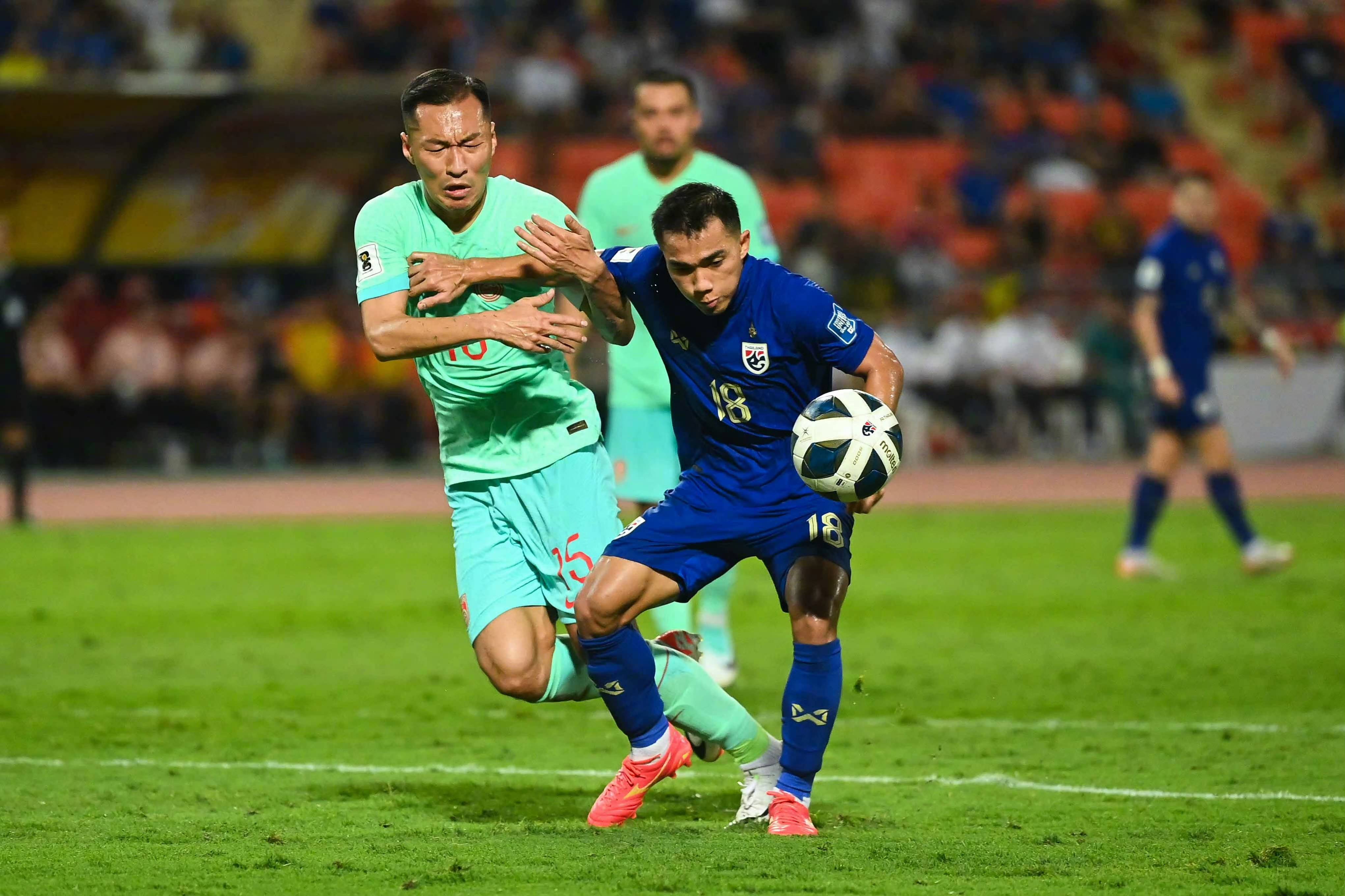 泰国球队击败强敌，引发球迷狂欢