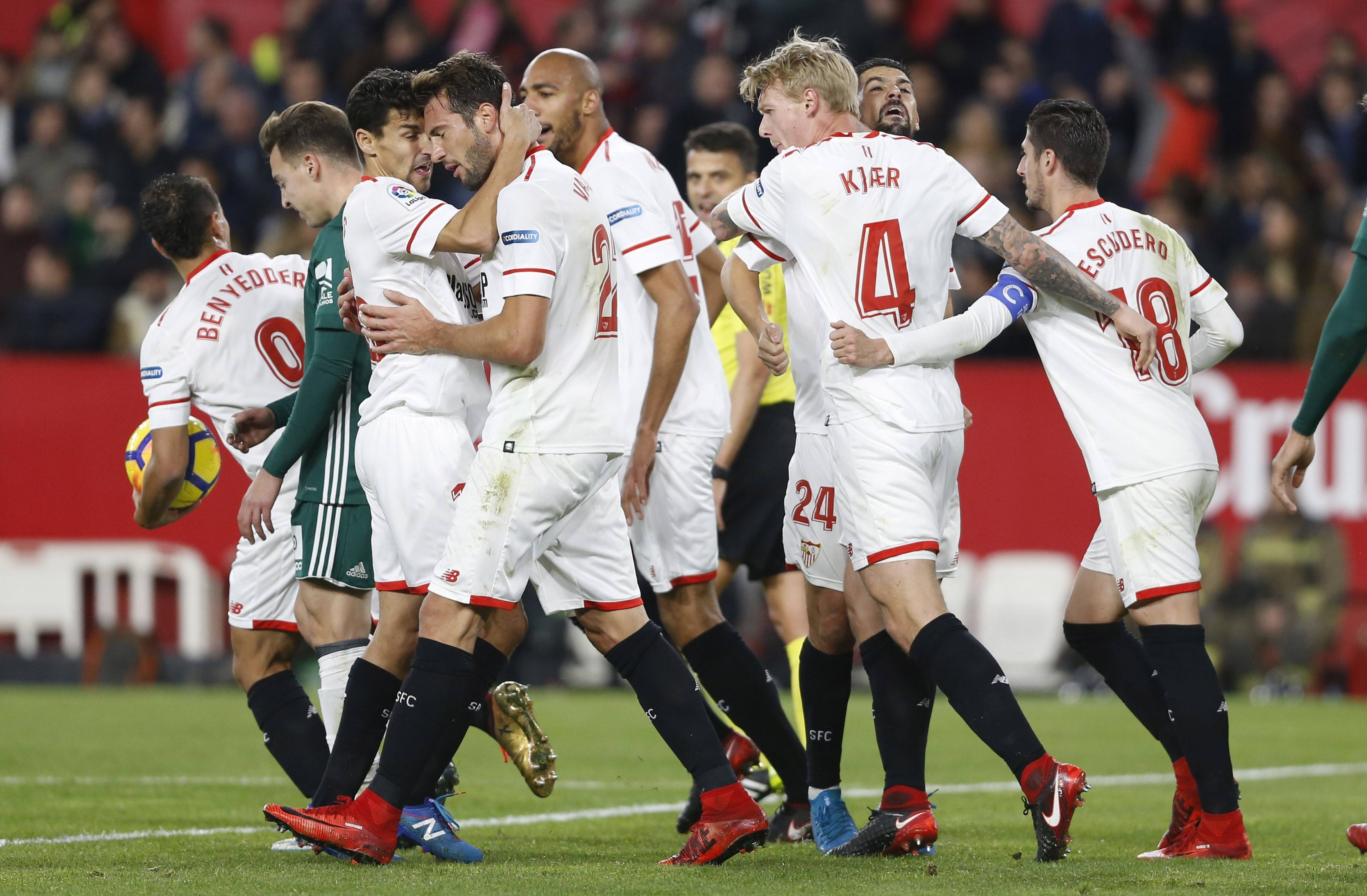 塞维利亚主场全胜，一路高歌猛进登顶积分榜