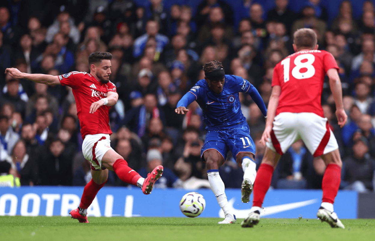 利物浦压制敌人，谋求主场突破英超垄断