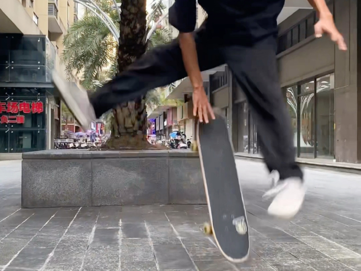 中超球员受外界关注喜欢玩滑板